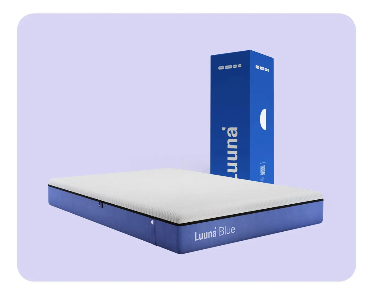 Colchón Luuna Blue Matrimonial Espuma Certificada — Detalle de la textura de la funda y costuras